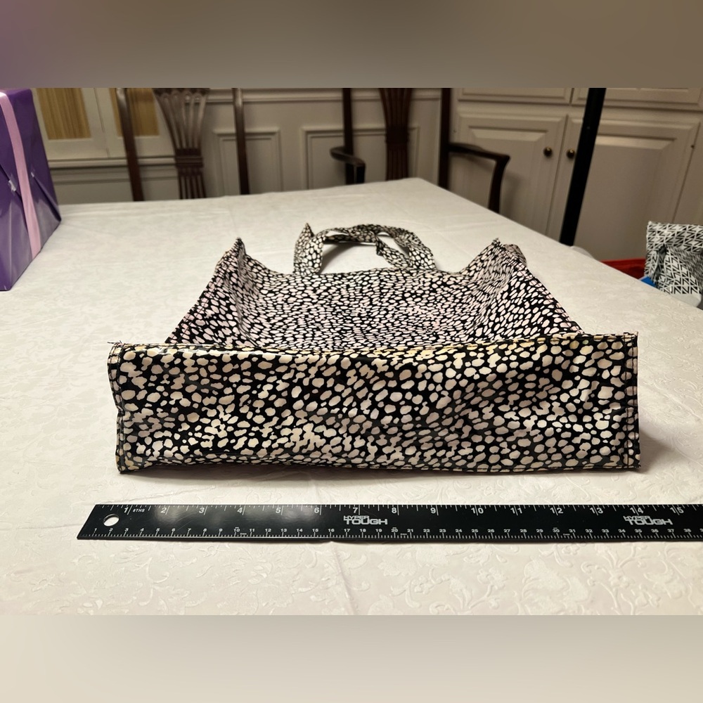 Murval Black and White Spotted Tote Bag - Picture 4 of 10
